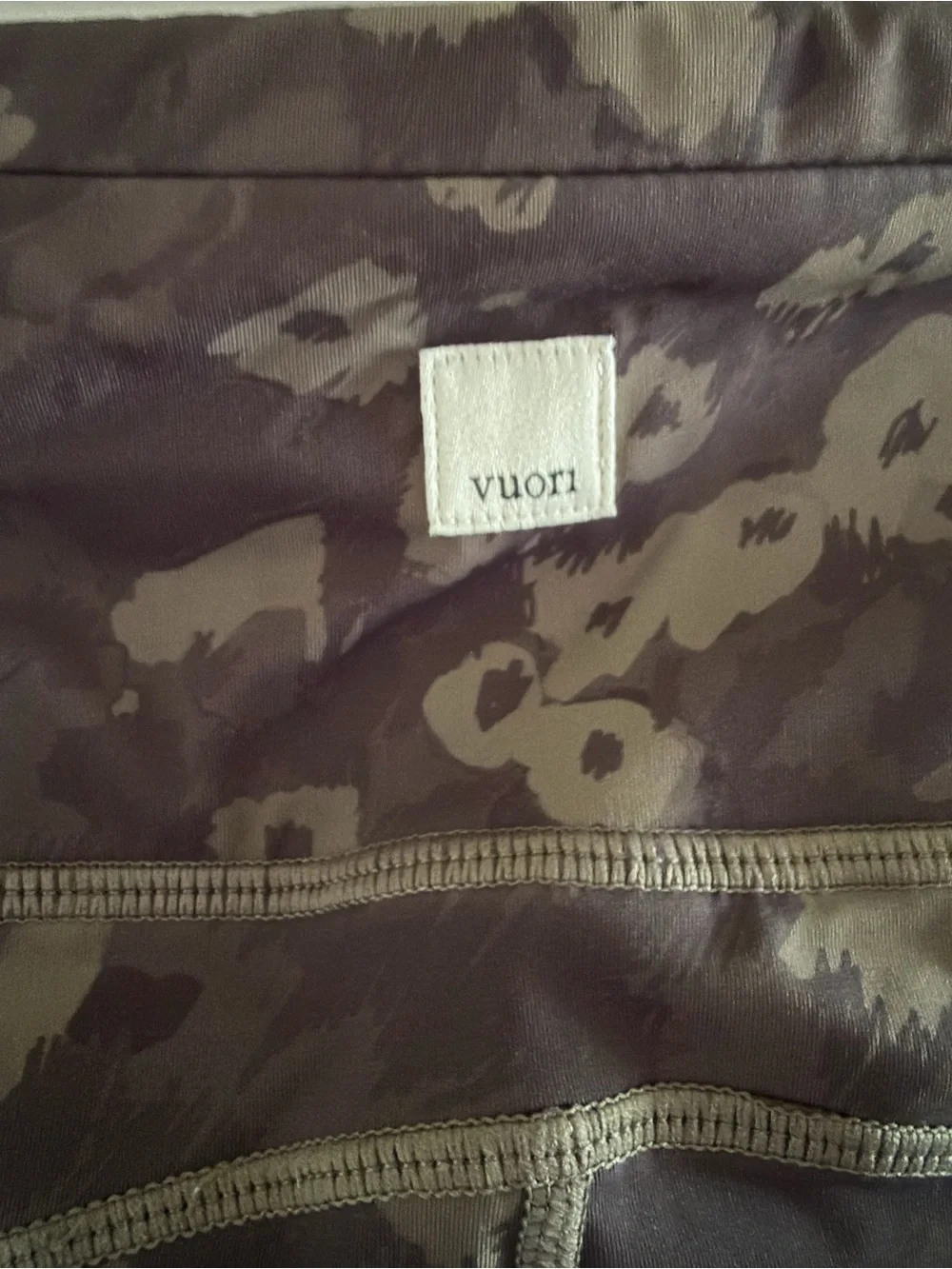 Vuori Stride Leggings Small Green Camo High Rise 7/8 Running Yoga Side Pocket - Picture 8 of 14